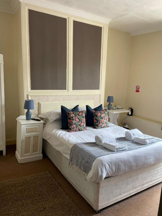 The White Hart Hotel Whitchurch  Eksteriør billede